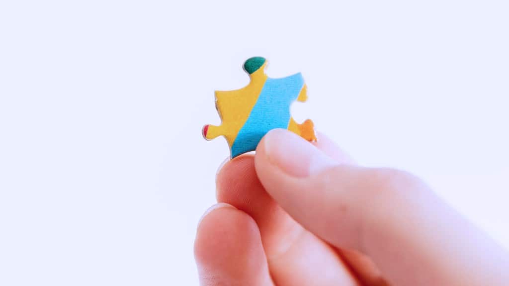 puzzle piece representing sourcing and contract management work coming together
