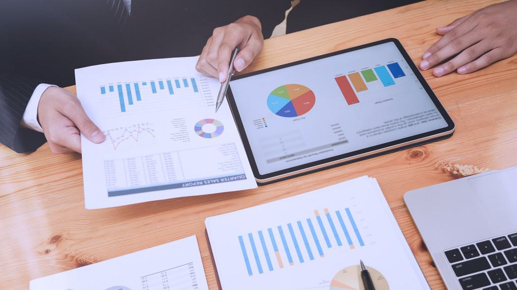 people reviewing data of RFP cycle times in public procurement